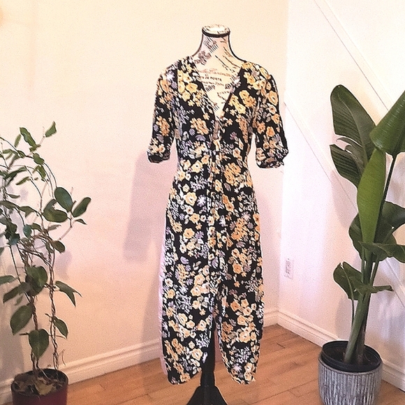 Top shop Maxi dress, Size 10. Flowers patern. Black and yellow. Great Condition. - Picture 1 of 8